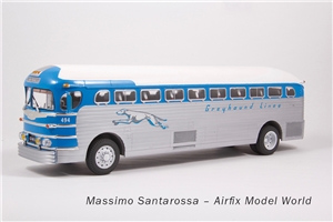 1947 PD-3751 Silverside Bus “Greyhound Lines”