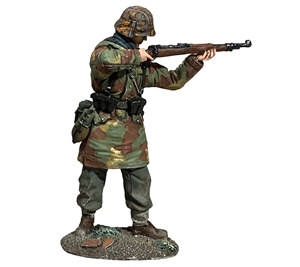 B25129 German Waffen SS in Italian Camo Standing Firing K-98 1