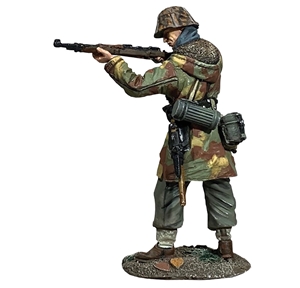 B25129 German Waffen SS in Italian Camo Standing Firing K-98 2