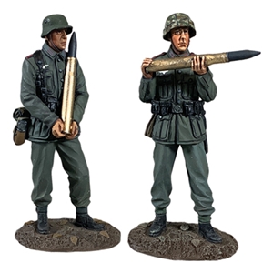 B25222 Preparing for Action, No.1 Two Members of a German 88 FlaK Gun